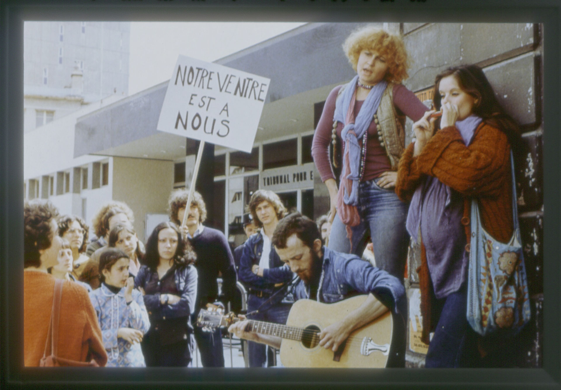 L’une chante, l’autre pas (Una canta, la otra no)