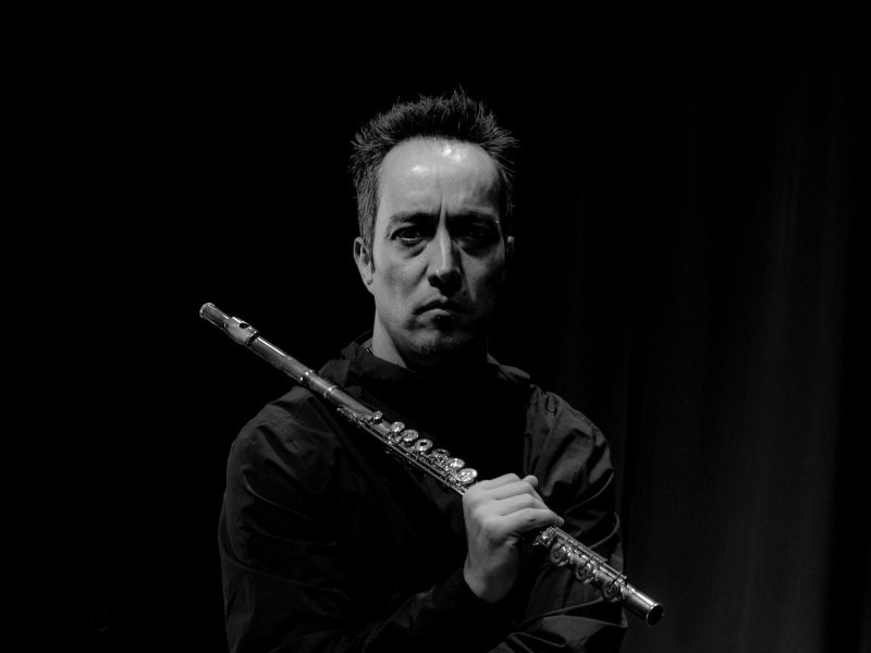 Omar Córdova, flauta<br> Sociedad de Impro Brutal