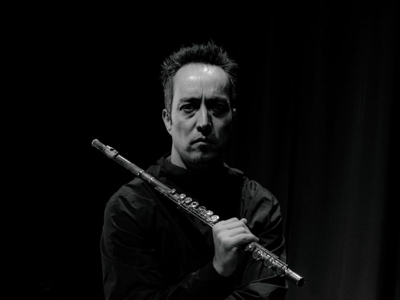 Omar Córdova, flauta<br> Sociedad de Impro Brutal