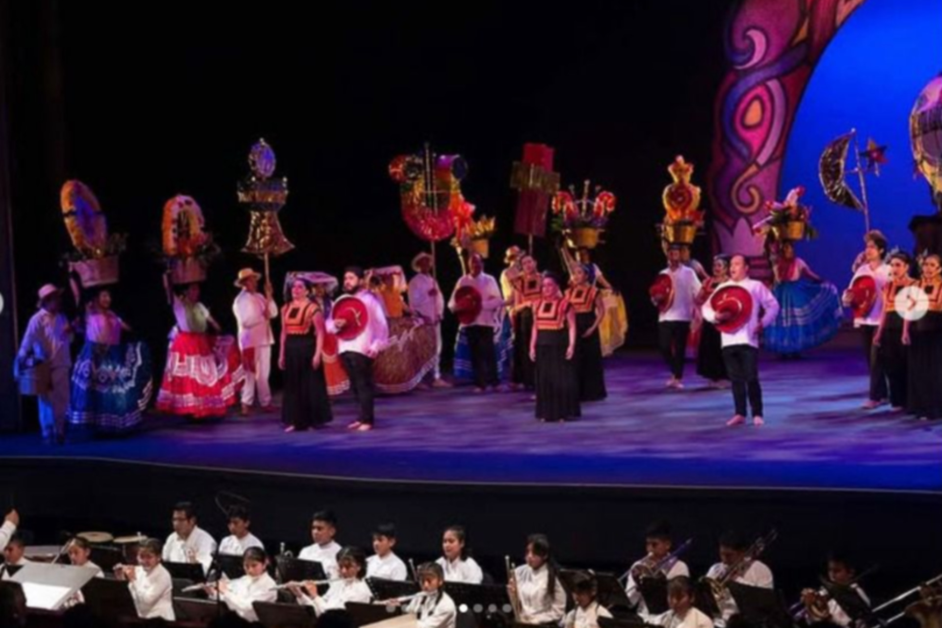 Ballet Folklórico de México de Amalia Hernández y Banda Filarmónica Municipal de San Pedro y San Pablo Ayutla Mixe