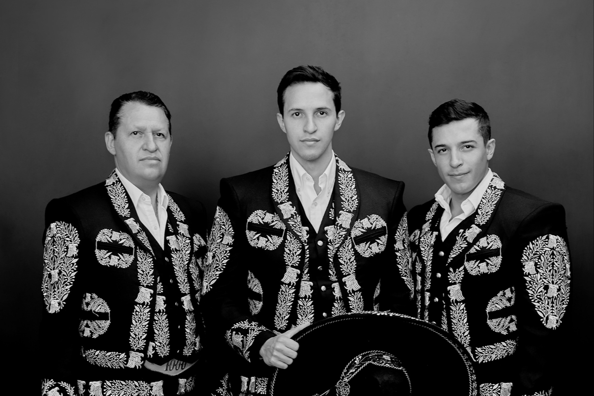 Arturo Chacón Cruz y el Mariachi Gama 1000