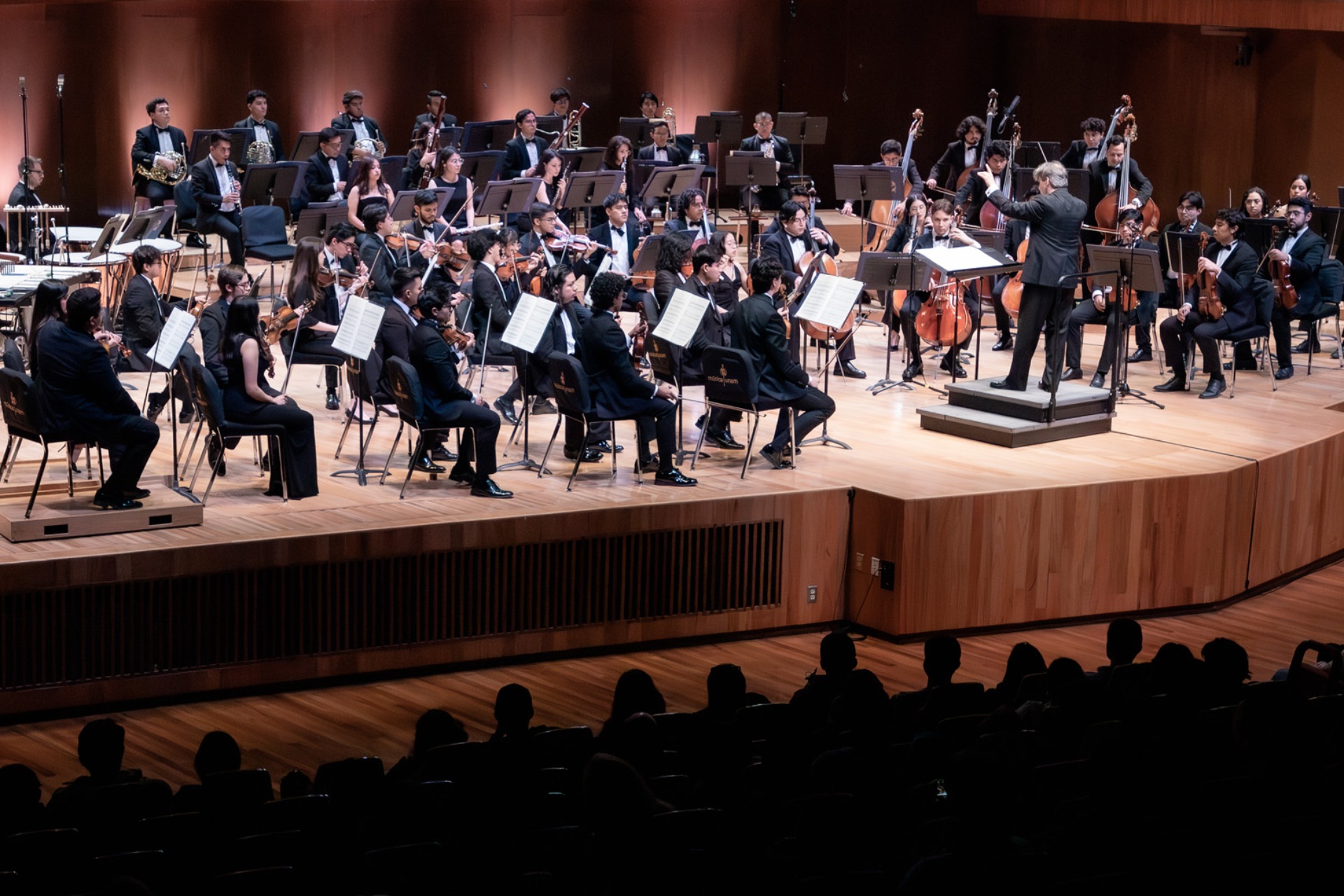 Estudio de Ópera de Bellas Artes y la Orquesta Juvenil Universitaria Eduardo Mata
