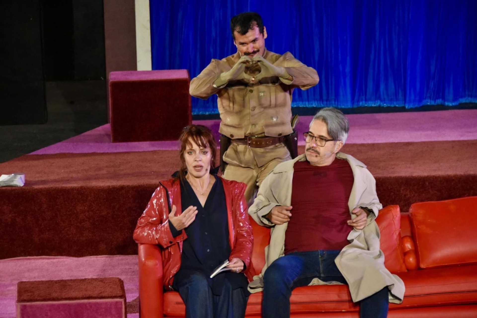 <em>Entre Pancho Villa y una mujer desnuda</em>