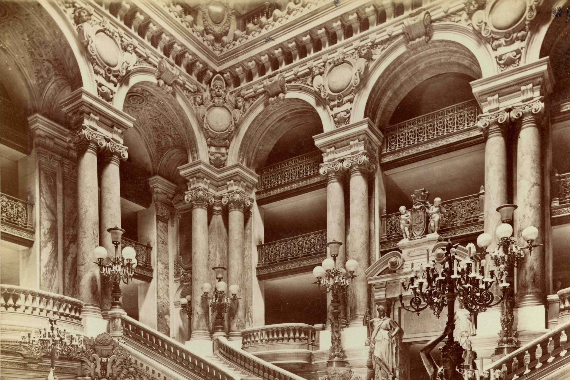 <em>Par&iacute;s 1900. Ciudad Luz</em>