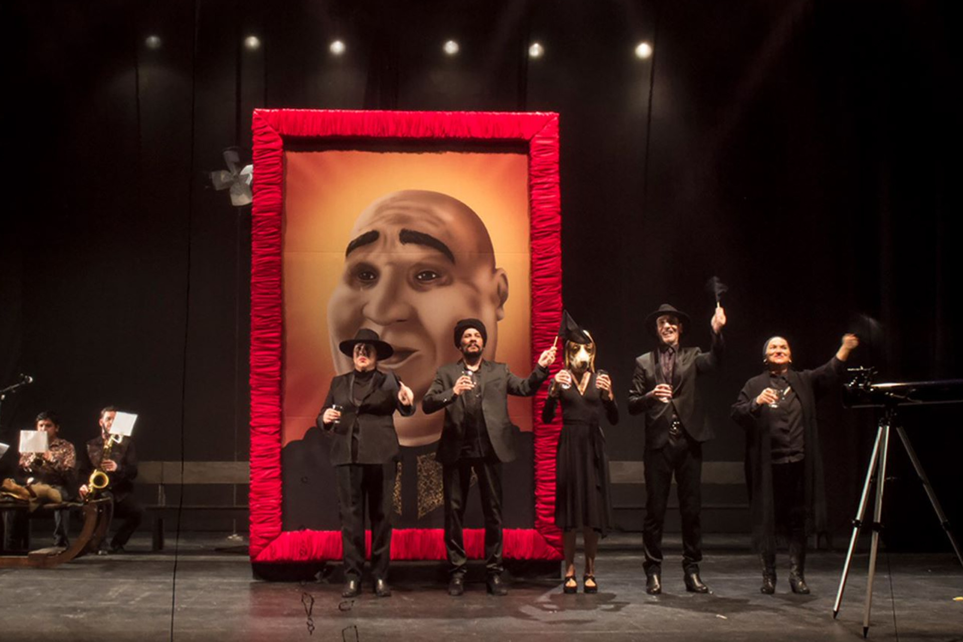 Compañía Titular De Teatro De La Universidad Veracruzana - Trotsky, El ...