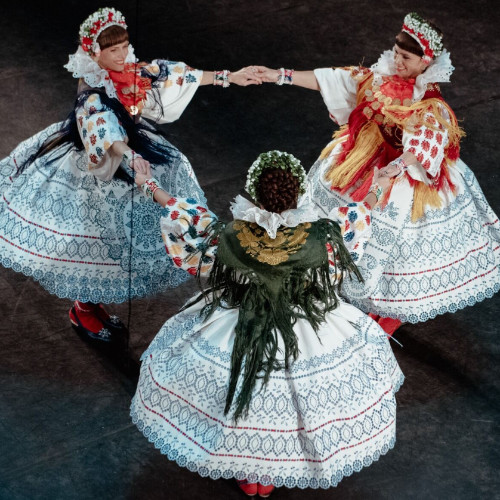 Ensamble Nacional de Danza Folclórica de Croacia, LADO