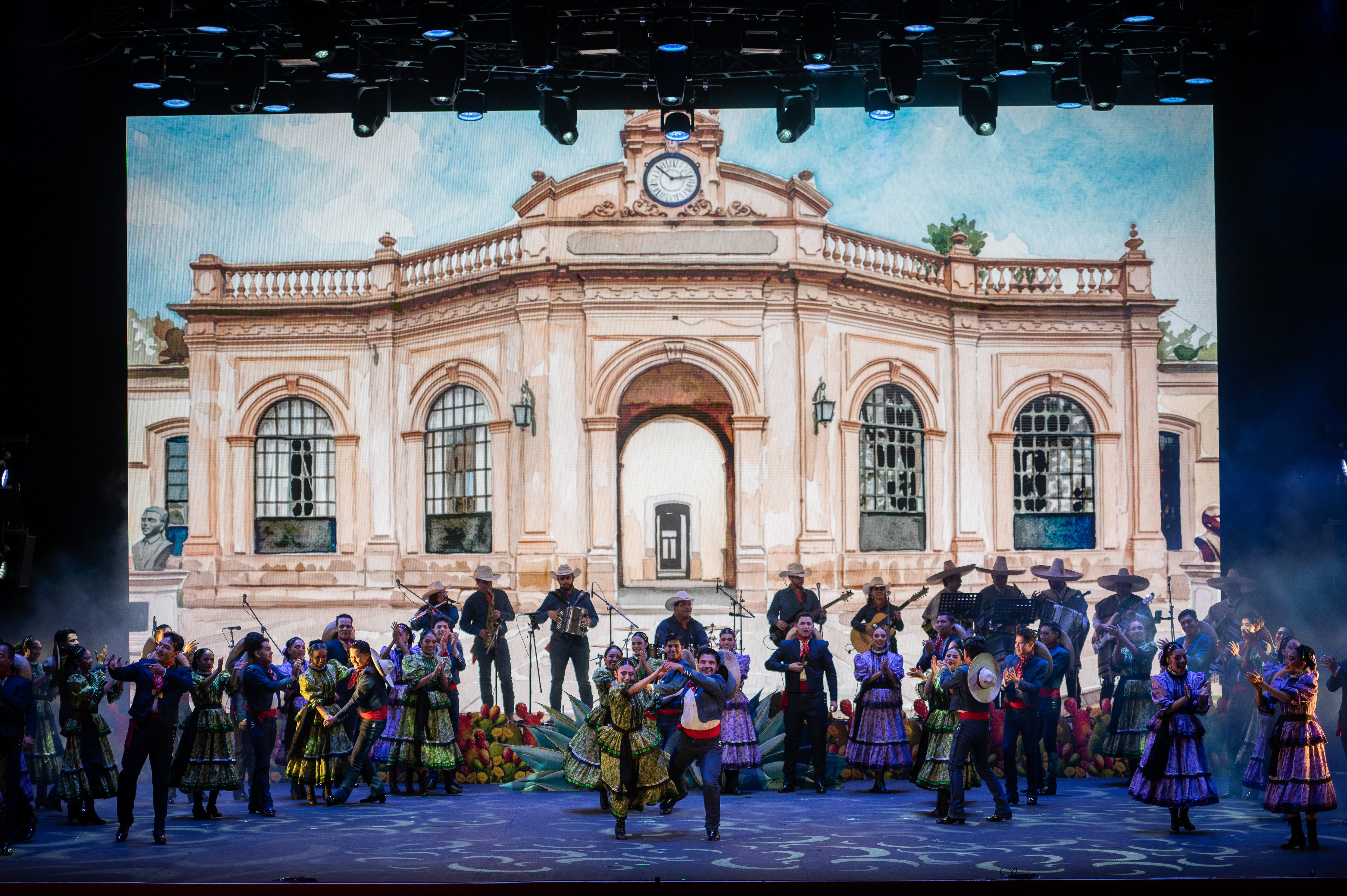 EN EL 54 FIC, EL COLORIDO DEL NORTE DE M&Eacute;XICO SE VIVI&Oacute; CON EL BALLET FOLKL&Oacute;RICO DE LA UNIVERSIDAD DE GUANAJUATO