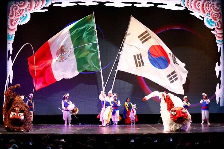 El patrimonio inmaterial de Corea y el baile popular de la Ciudad de México tomaron los escenarios del FIC