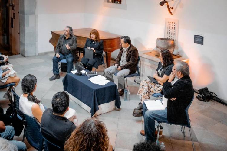 Amigos y colegas rinden homenaje a Huemanzin Rodríguez en el 53 Cervantino