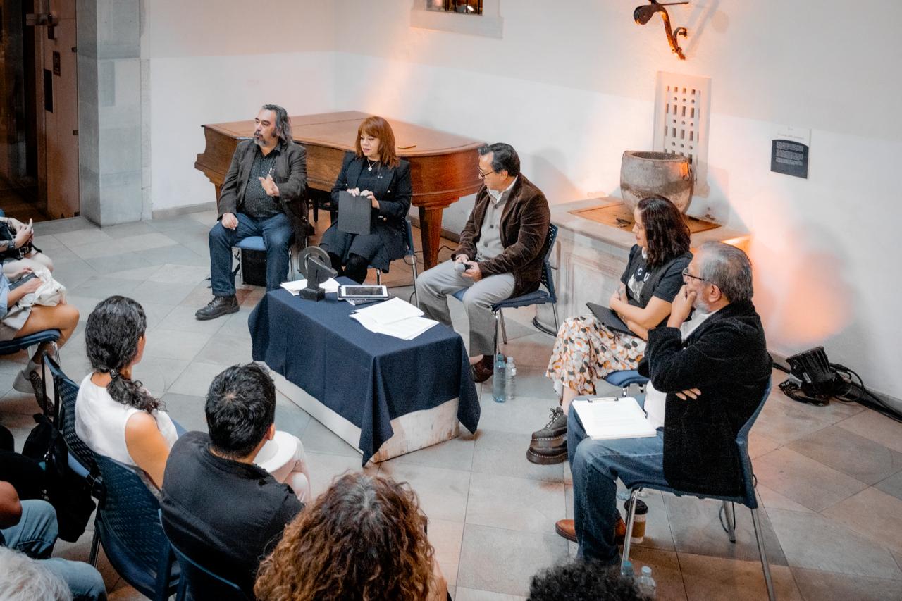 Amigos y colegas rinden homenaje a Huemanzin Rodríguez en el 53 Cervantino